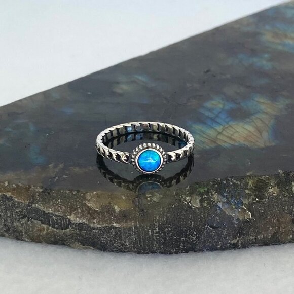 Sterling Silver 925 Dainty Round Blue Lab Created Opal Chain Band Ring Sz 5 - Picture 3 of 16